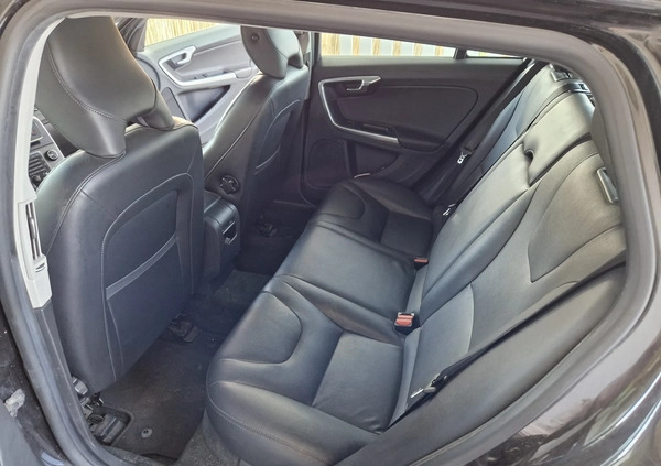 Volvo V60 cena 35000 przebieg: 215000, rok produkcji 2014 z Pabianice małe 79